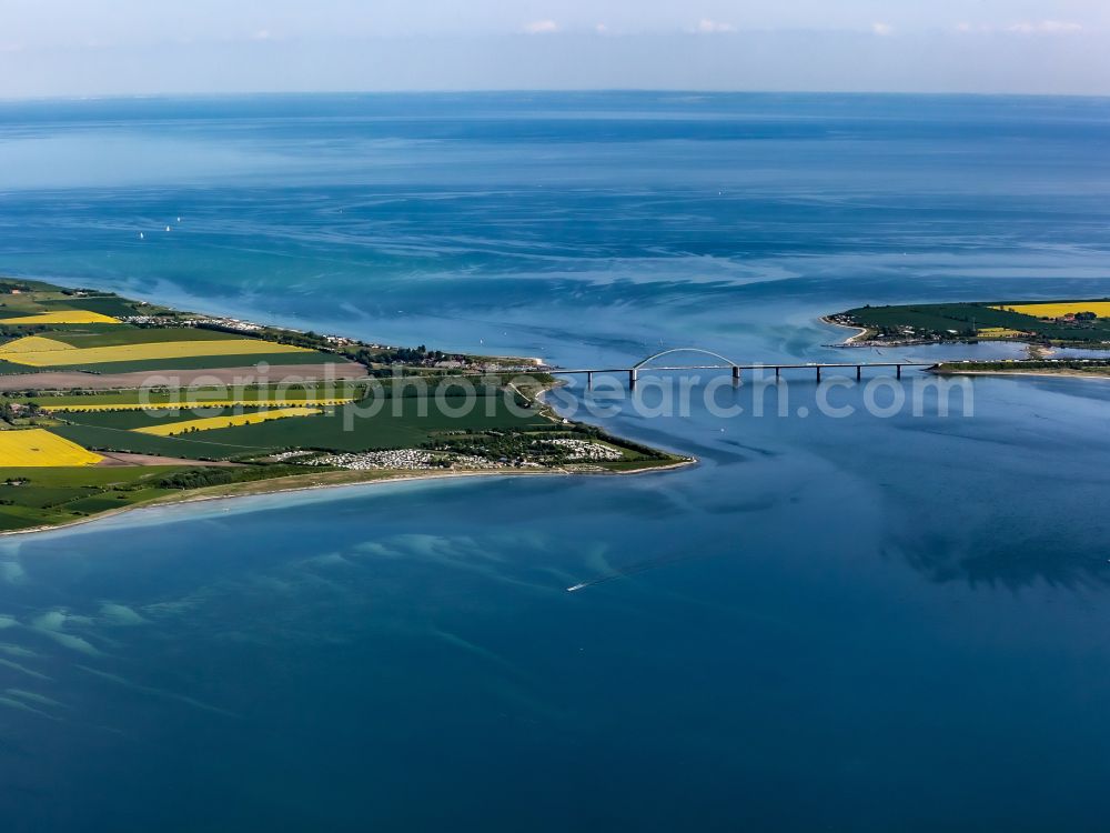 Aerial photograph Struckkamphuk - Campsite with caravans and tents in the coastal area of the Baltic Sea on the street Strukkamp in Fehmarn on the island of Fehmarn in the federal state of Schleswig-Holstein, Germany