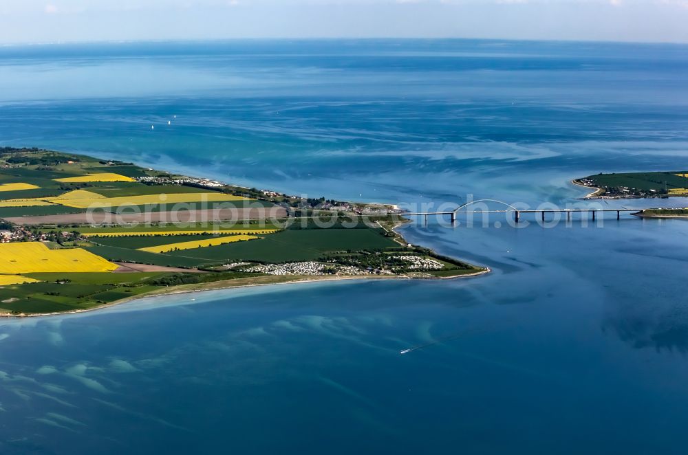 Struckkamphuk from the bird's eye view: Campsite with caravans and tents in the coastal area of the Baltic Sea on the street Strukkamp in Fehmarn on the island of Fehmarn in the federal state of Schleswig-Holstein, Germany