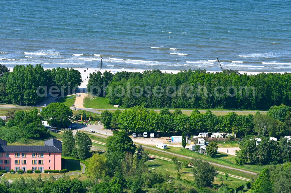 Zingst from above - Campsite with caravans in the coastal area of Baltic Sea on street Am Sportstrand Ubergang in the district Straminke in Zingst in the state Mecklenburg - Western Pomerania, Germany