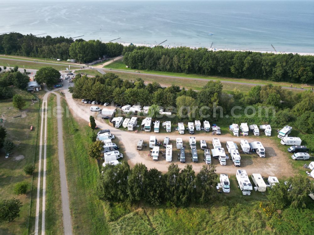 Aerial image Zingst - Campsite with caravans in the coastal area of Baltic Sea on street Am Sportstrand Ubergang in the district Straminke in Zingst in the state Mecklenburg - Western Pomerania, Germany