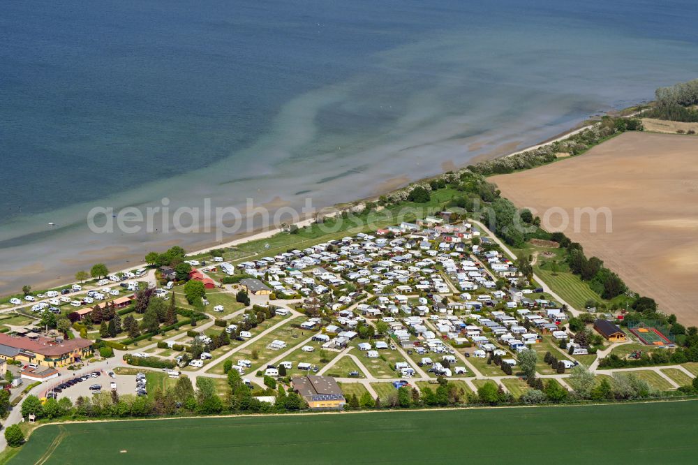 Zierow from the bird's eye view: Camping site Ostseecamping Ferienpark Zierow with caravans and tents on the coast of the Ostesse in Zierow in the state Mecklenburg - Western Pomerania, Germany