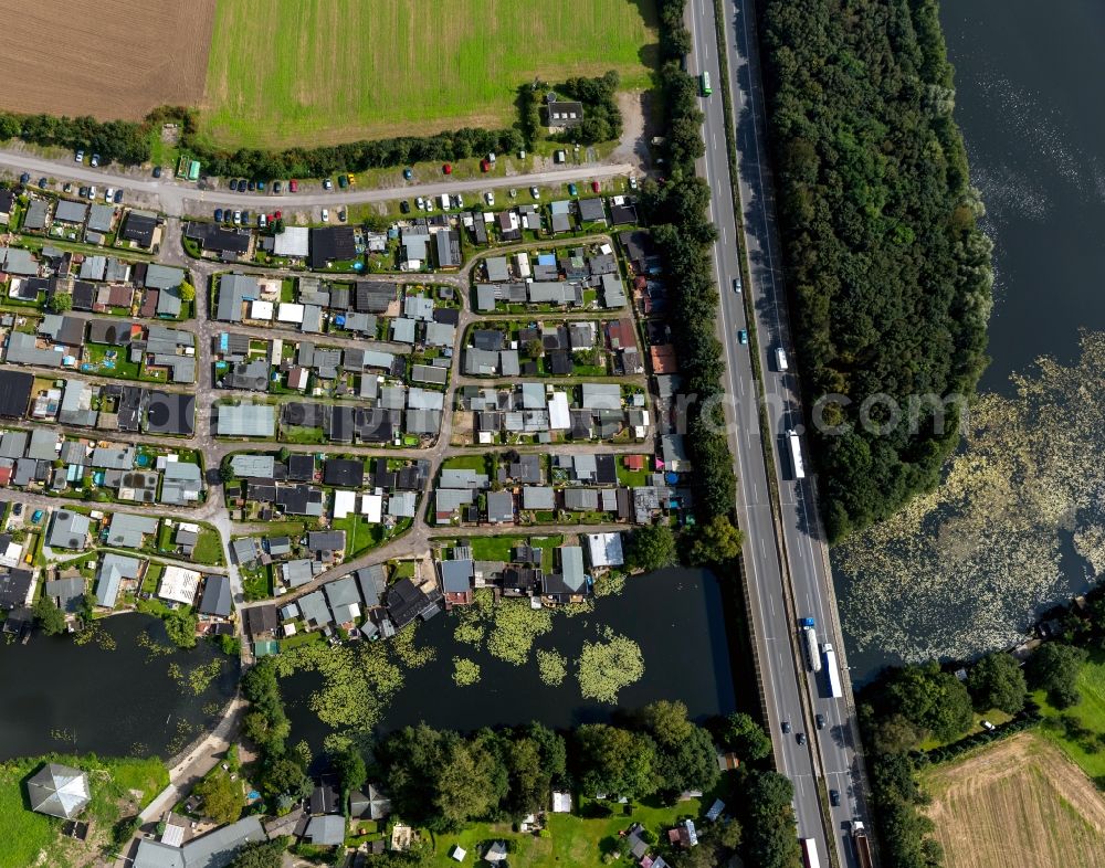 Aerial photograph Rheurdt - The full camp site Bej Wolters on the Littardsche Kendel, an extension of the lake Großer Parsick in Rheurdt in the state North Rhine-Westphalia. The site is located right next to the autobahn 40 (A40)