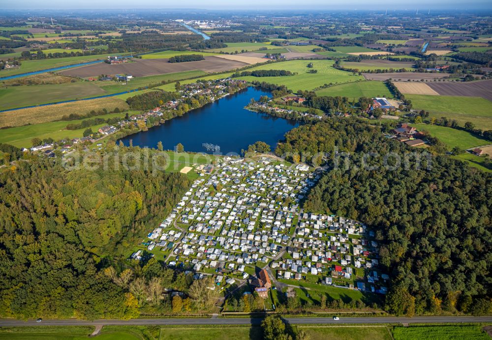 Aerial image Ternsche - Campsite with caravans and tents Seepark Ternsche on the shore of Lake Ternscher See on the street Strandweg in Ternsche in the state North Rhine-Westphalia, Germany