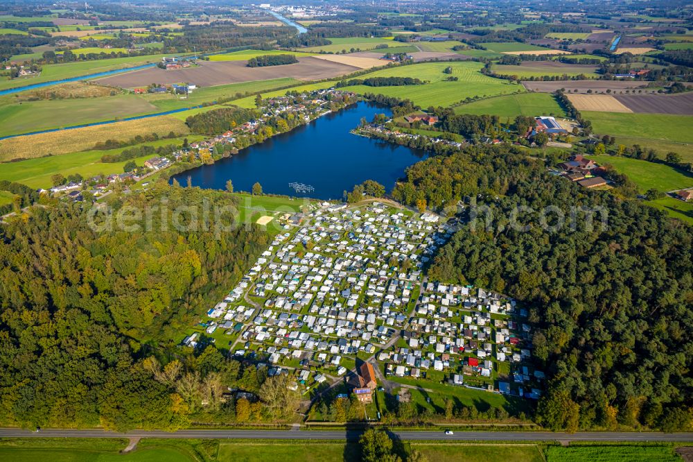 Aerial photograph Ternsche - Campsite with caravans and tents Seepark Ternsche on the shore of Lake Ternscher See on the street Strandweg in Ternsche in the state North Rhine-Westphalia, Germany