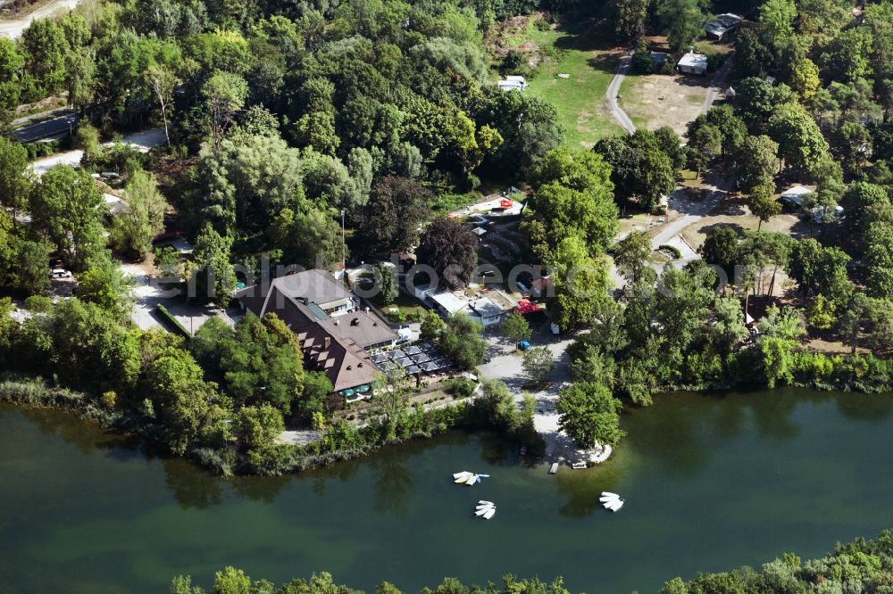 Ingolstadt from the bird's eye view: Campsite with caravans and tents on the lake shore of Auwaldsee in Ingolstadt in the state Bavaria, Germany