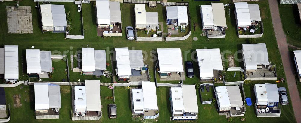 Neustadt in Holstein from the bird's eye view: Blick auf den Campingplatz Südstrand und den Campingplatz Seeblick an der Pelzerhakener Strasse im Stadtteil Dörpstede in Neustadt an der Ostsee. View of the camp in the district Dörpstede in Neustadt on the Baltic Sea.