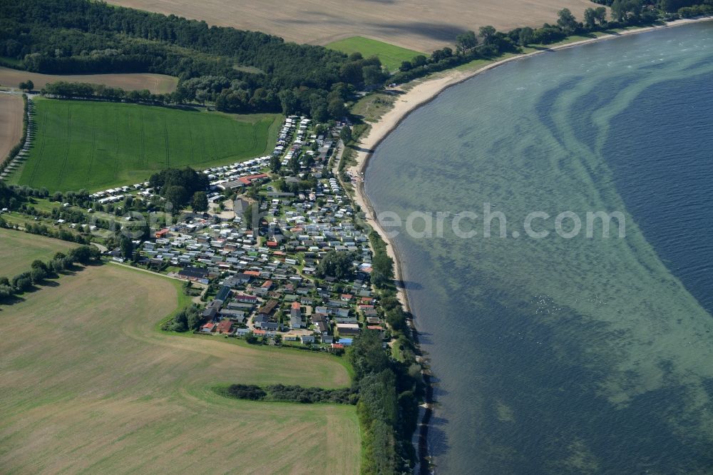 Hohenkirchen from the bird's eye view: Camp site Campingplatz Liebeslaube with caravans at the Baltic Sea in Hohenkirchen in the state Mecklenburg - Western Pomerania