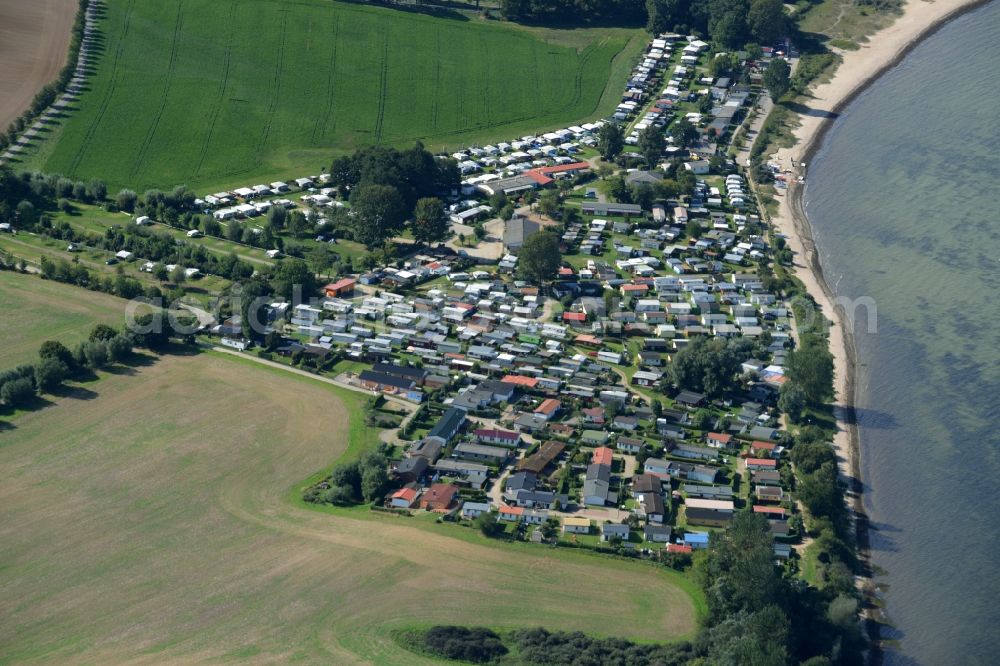 Aerial image Hohenkirchen - Camp site Campingplatz Liebeslaube with caravans at the Baltic Sea in Hohenkirchen in the state Mecklenburg - Western Pomerania