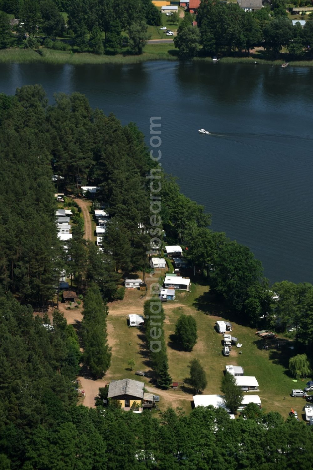 Aerial image Zechlinerhütte - Camping with caravans on the Western shore of Lake Schlabornsee in Zechlinerhuette in the state of Brandenburg