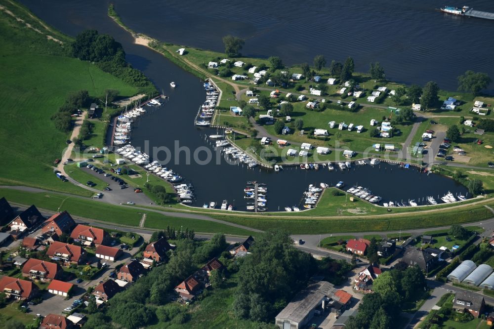 Artlenburg from above - Camping with caravans and tents in Artlenburg in the state Lower Saxony