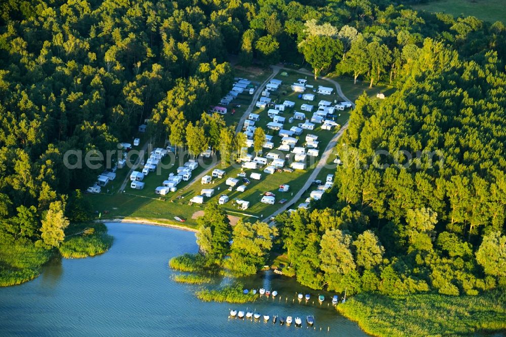 Boeck from the bird's eye view: Camping with caravans and tents on lake mueritz in Boeck in the state Mecklenburg - Western Pomerania, Germany