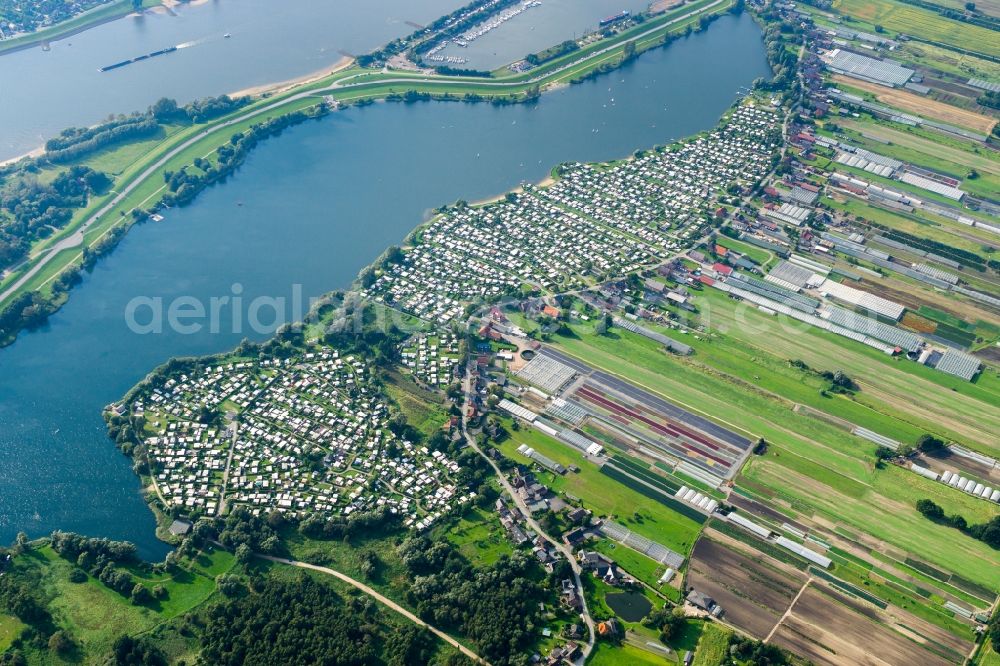 Aerial photograph Hamburg - Camping with caravans and tents at the dike at the river elbe in Hamburg, Germany