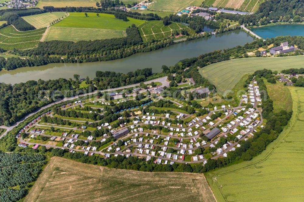 Aerial image Feriendorf Hennesee - Camping with caravans and tents in Feriendorf Hennesee in the state North Rhine-Westphalia, Germany