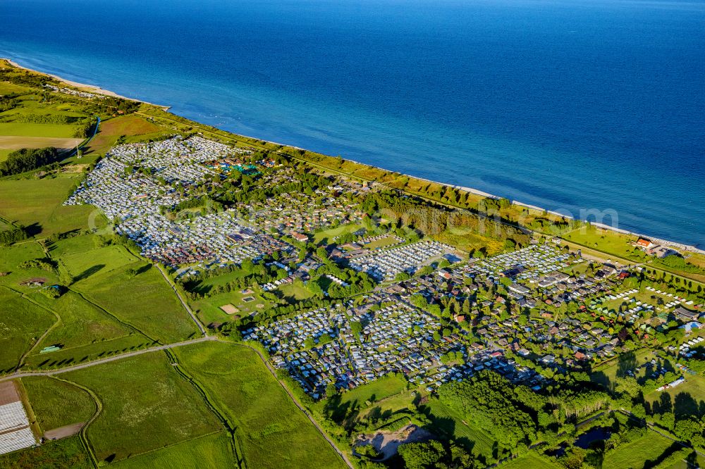 Aerial image Grömitz - Camping with caravans and tents on street Stoertebekerweg in the district Lensterstrand in Groemitz in the state Schleswig-Holstein, Germany