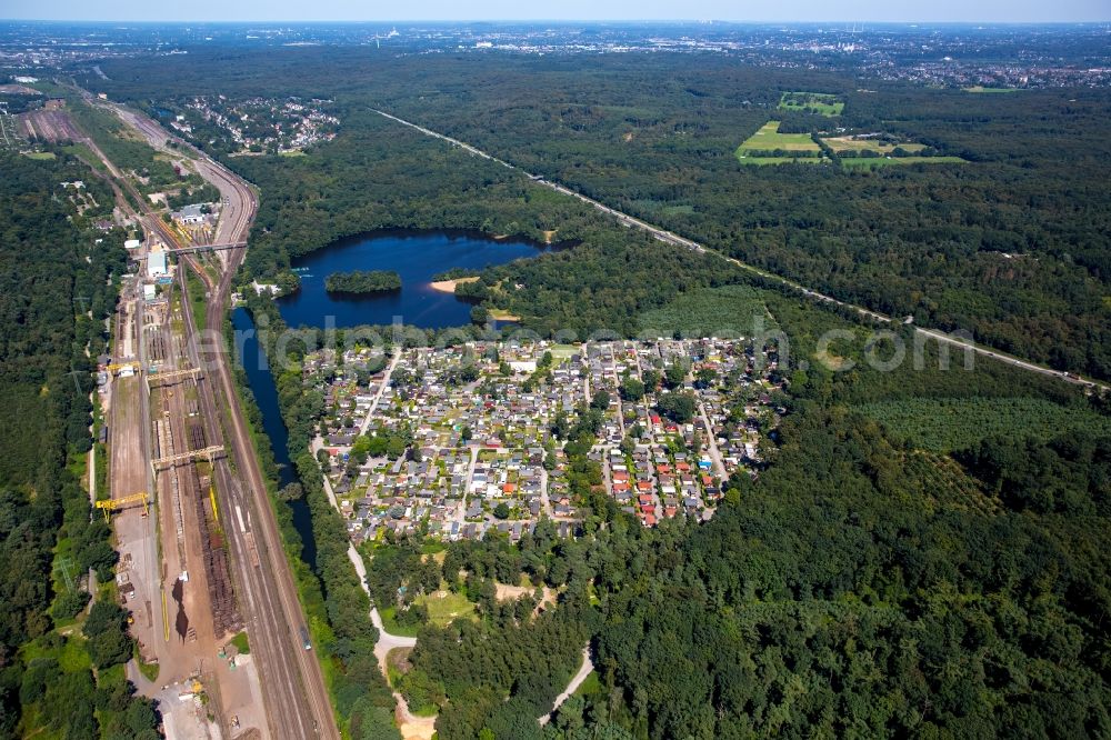 Mülheim an der Ruhr from the bird's eye view: Camping with caravans and tents in Muelheim on the Ruhr in the state North Rhine-Westphalia