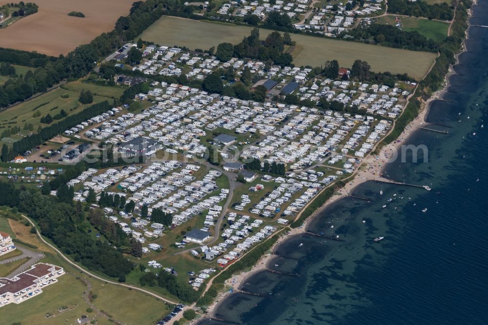 Neustadt in Holstein from the bird's eye view: Caravans and tents - camping site - and campground Suedstrand on Pelzerhakener Strasse in Neustadt in Holstein in the state Schleswig-Holstein, Germany