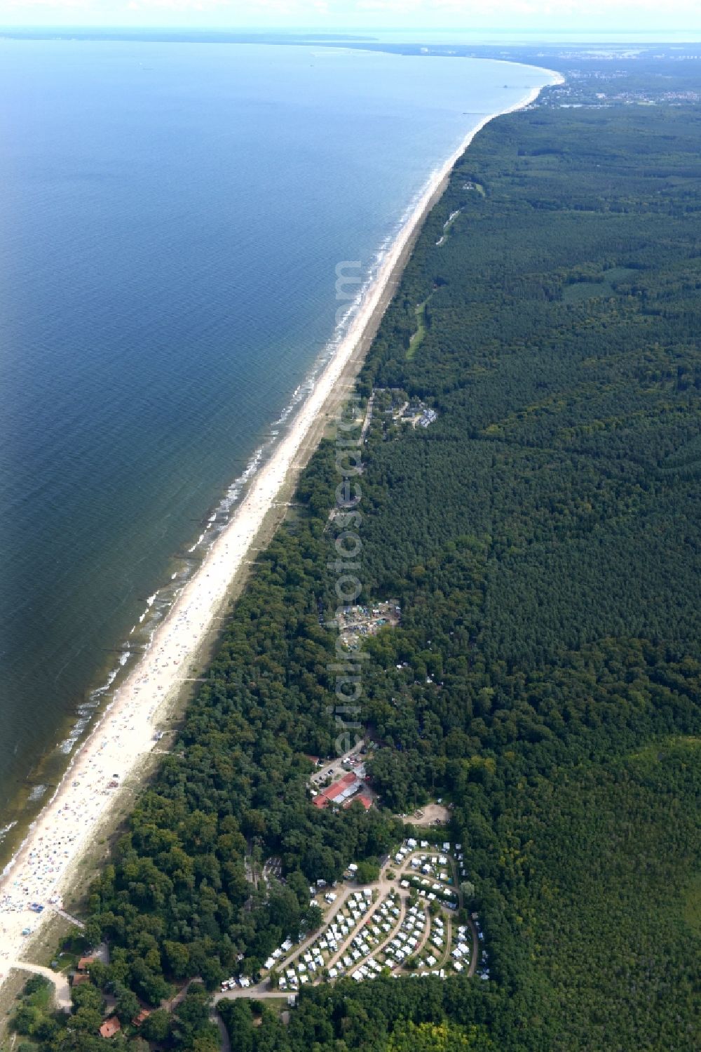 Ückeritz from above - Camping with caravans and tents in the district Koelpinsee in Ueckeritz in the state Mecklenburg - Western Pomerania