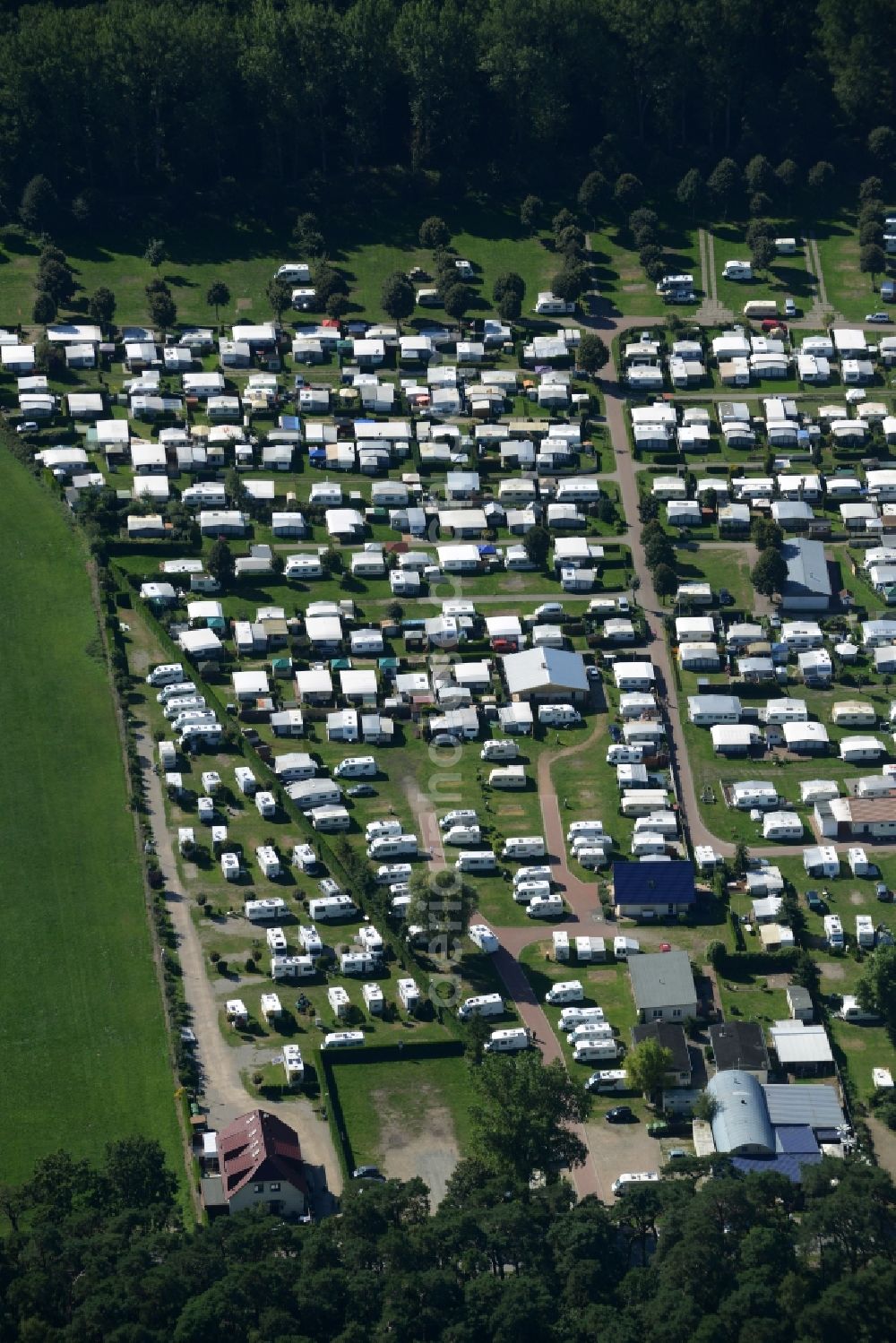 Ostseebad Boltenhagen from the bird's eye view: Camp site - Zeltplatz with caravans and tents in Ostseebad Boltenhagen in the state Mecklenburg - Western Pomerania