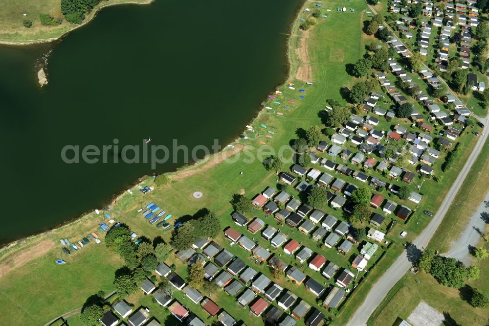 Pöhl from the bird's eye view: Camping with caravans and tents lake Aubauch in Poehl in the state Saxony