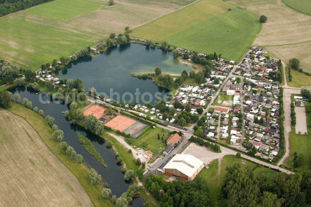 Seltz from the bird's eye view: Camping with caravans and tents at the lake in the district Beinheim in Seltz in Grand Est, France