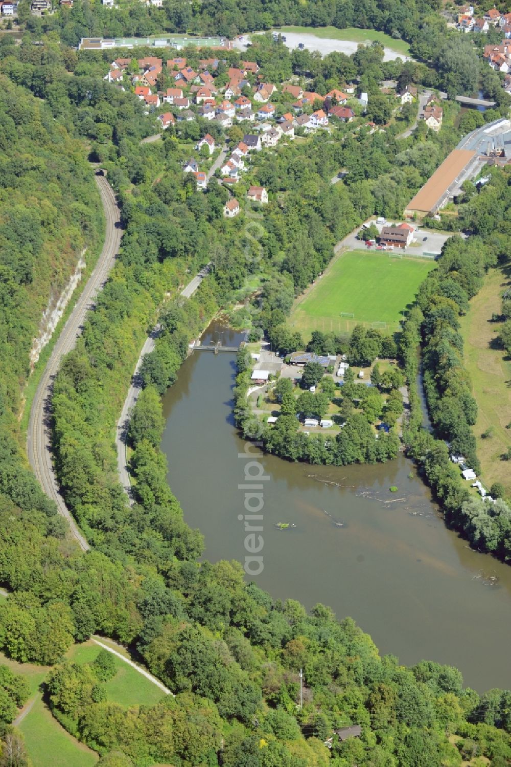 Aerial photograph Schwäbisch Hall - Camping with caravans and tents on the shores of Lake Steinbacher See and the river Kocher in Schwaebisch Hall in the state of Baden-Wuerttemberg