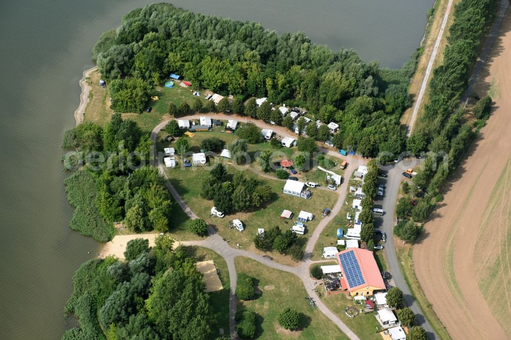 Wangenheim from the bird's eye view: Camping with caravans and tents at the artificial lake Tuengeda/Wangenheim in the West of Wangenheim in the state of Thuringia