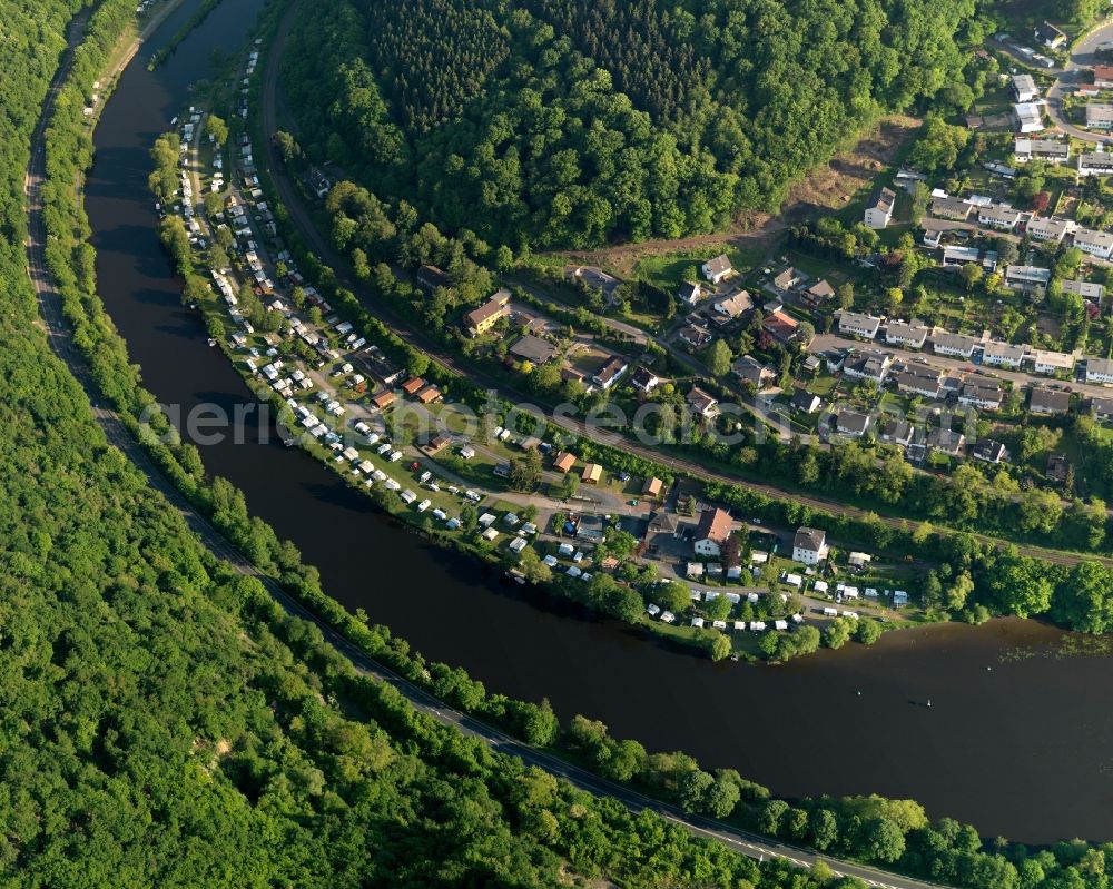 Lahnstein from the bird's eye view: Camping site in the Friedland part of Lahnstein in the state Rhineland-Palatinate. The town is located in the county district of Rhine-Lahn, at the mouth of the river Lahn into the river Rhine. The spa resort includes thermal spas and health centres and sits in the UNESCO world heritage site of Upper Middle Rhine Valley. The river Lahn takes its course through Lahnstein - Friedland is located on its steep Southern riverbank and residential buildings. The camping site sits right on the river