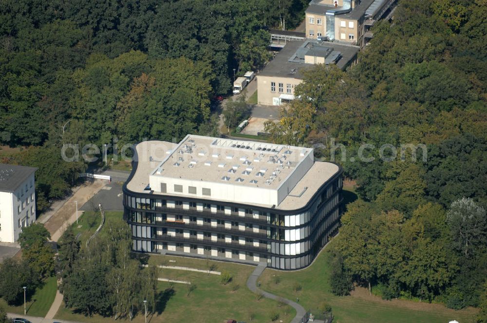 Berlin from above - Blick auf das Labor für Medizinische Genomforschung auf dem Campus Berlin-Buch des Max-Delbrück-Centrum für Molekulare Medizin (MDC) Berlin-Buch und des Leibniz-Institut für Molekulare Pharmakologie (FMP).