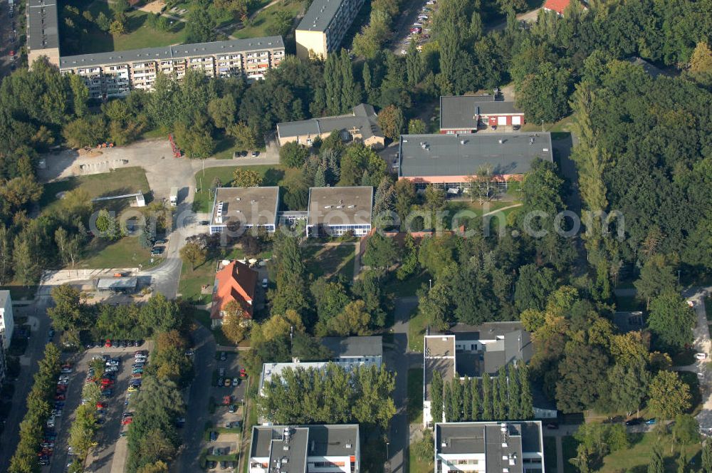 Aerial photograph Berlin - Buch - Blick auf die Bibliothek mit Rechenzentrum und die Mensa / Warburg Saal des Campus Berlin-Buch. Die Blibliothek ist eine wissenschaftliche Spezialbibliothek für Mitarbeiter des Max-Delbrück-Centrums für Molekulare Medizin.