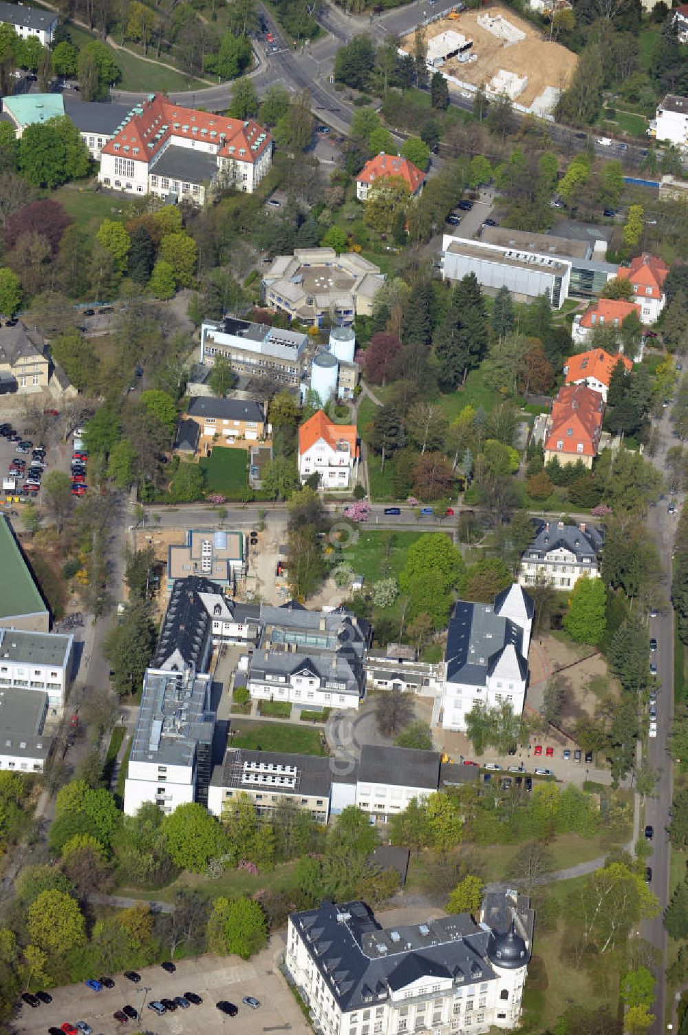 Berlin Dahlem from the bird's eye view: Ansicht des Geländes der Freien Universität mit dem Fachbereich für Rechtswissenschaft, dem Fritz Haber Institut mit der Baustelle für ein neues Präzisionslabor, der Jesus Christus Kirche Dahlem sowie dem Harnack Haus. Campus of the Freie Universitaet / university Berlin with the faculcy of law, the Fritz Haber institute including the construction site for a new precision lab, the Jesus Christus church Dahlem and the Harnack Haus.