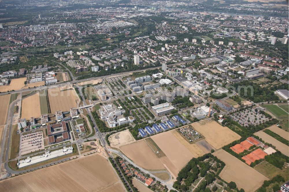 Aerial image Mainz - Campus building of the Johannes Gutenberg University in Mainz in the state Rhineland-Palatinate. With around 37,000 students at about 150 institutes and clinics she belongs to the twelve largest universities in Germany