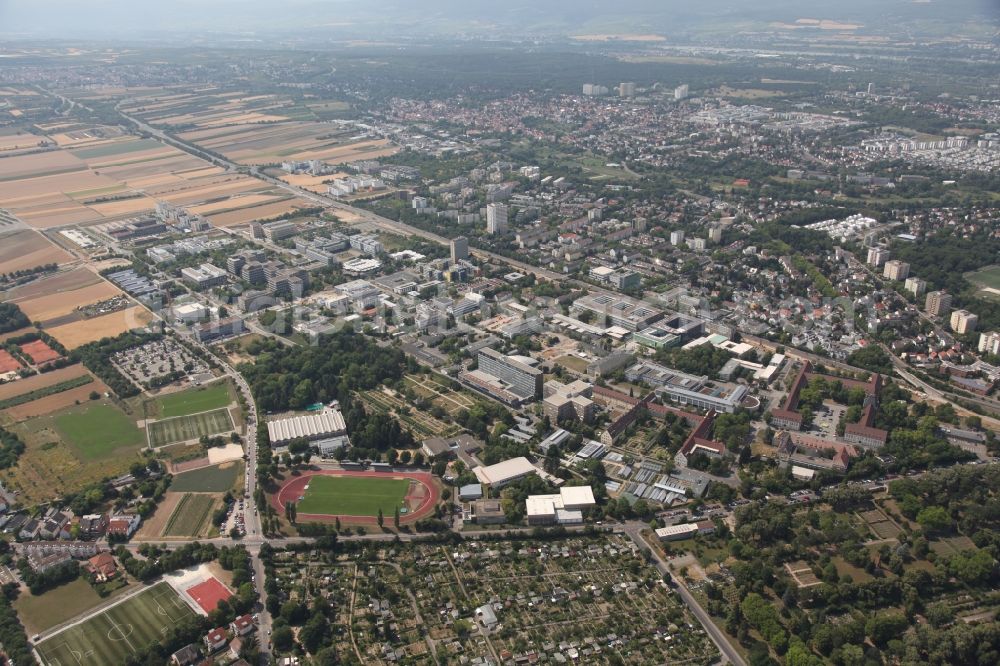 Mainz from the bird's eye view: Campus building of the Johannes Gutenberg University in Mainz in the state Rhineland-Palatinate. With around 37,000 students at about 150 institutes and clinics she belongs to the twelve largest universities in Germany