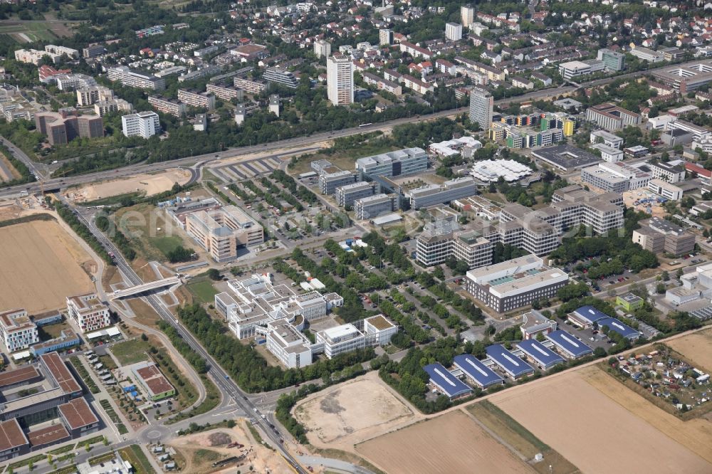 Mainz from above - Campus building at the Johannes Gutenberg University in Mainz in Rhineland-Palatinate. On the left under the center the Max Planck Institute for Polymer Research