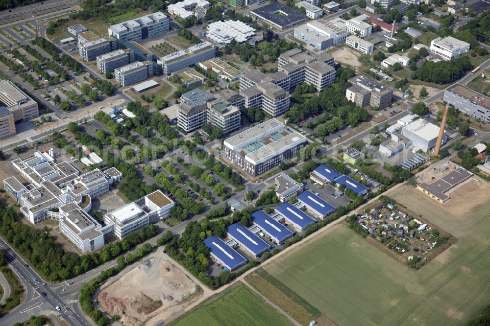 Mainz from above - Campus building at the Johannes Gutenberg University in Mainz in Rhineland-Palatinate.In the center is the Institute of Molecular Biology, to the left the Max Planck Institute for Polymer Research