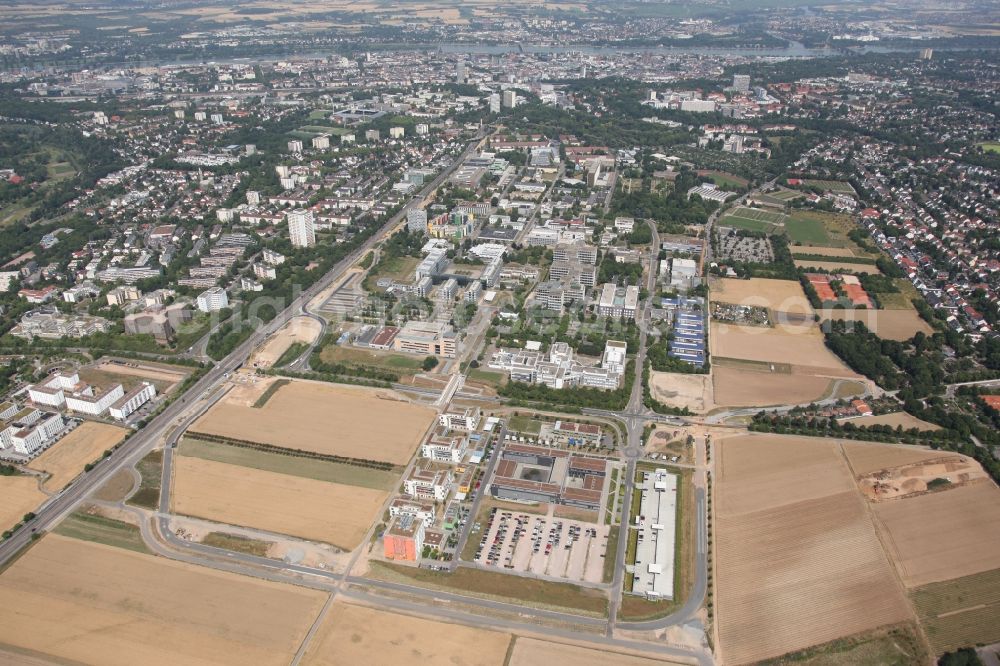 Aerial image Mainz - Campus building of the Johannes Gutenberg University in Mainz in the state Rhineland-Palatinate. With around 37,000 students at about 150 institutes and clinics she belongs to the twelve largest universities in Germany. On the front the University of Applied Sciences Mainz. In the summer semester 2009, the Central Administration, the Department of Business, the teaching unit Geoinformatics and Surveying and the Institute for Spatial Information and Surveying Technology (i3mainz) have moved into the long-projected new complex in the Lucy-Hillebrand-Strasse