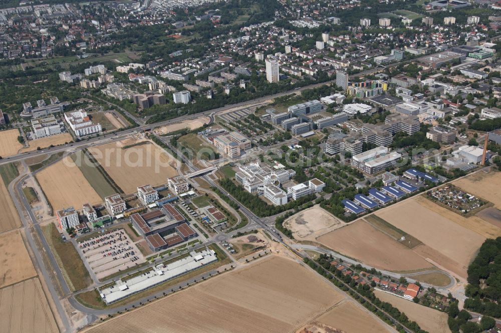 Aerial photograph Mainz - Campus building of the Johannes Gutenberg University in Mainz in the state Rhineland-Palatinate. With around 37,000 students at about 150 institutes and clinics she belongs to the twelve largest universities in Germany. On the front the University of Applied Sciences Mainz. In the summer semester 2009, the Central Administration, the Department of Business, the teaching unit Geoinformatics and Surveying and the Institute for Spatial Information and Surveying Technology (i3mainz) have moved into the long-projected new complex in the Lucy-Hillebrand-Strasse