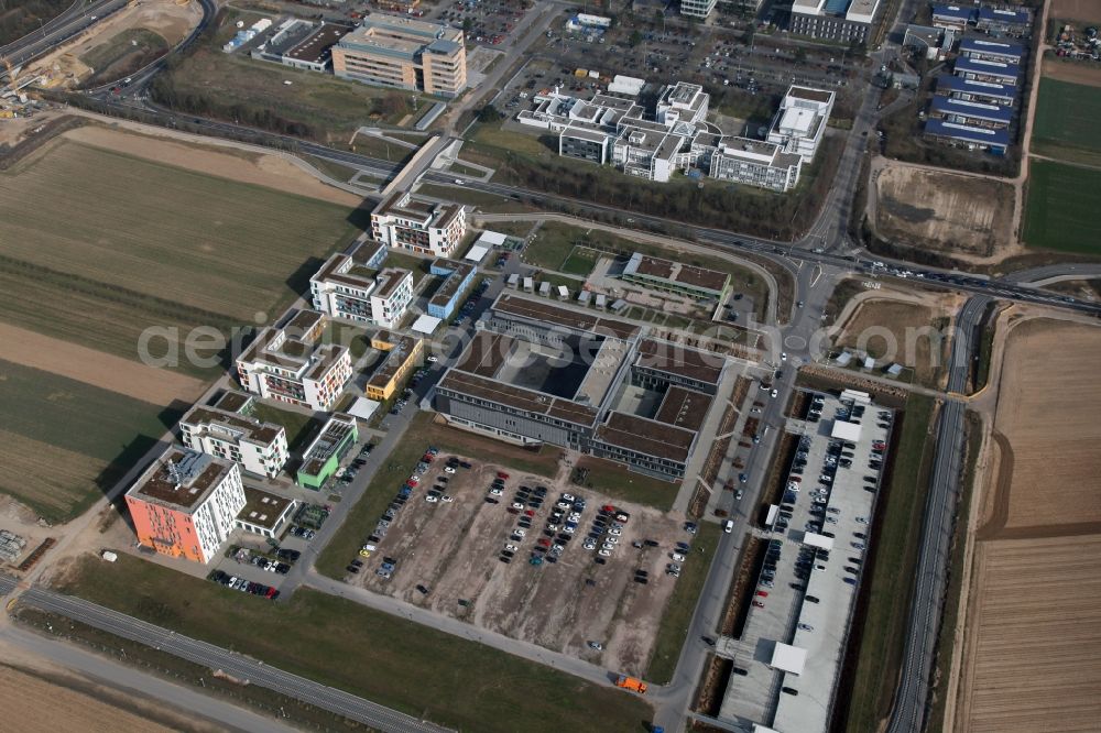 Aerial image Mainz - Campus building of the Johannes Gutenberg University in Mainz in the state Rhineland-Palatinate. With around 37,000 students at about 150 institutes and clinics she belongs to the twelve largest universities in Germany. On the front the University of Applied Sciences Mainz. In the summer semester 2009, the Central Administration, the Department of Business, the teaching unit Geoinformatics and Surveying and the Institute for Spatial Information and Surveying Technology (i3mainz) have moved into the long-projected new complex in the Lucy-Hillebrand-Strasse