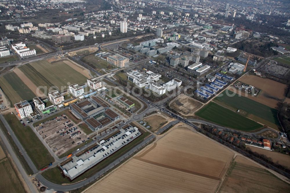 Aerial photograph Mainz - Campus building of the Johannes Gutenberg University in Mainz in the state Rhineland-Palatinate. With around 37,000 students at about 150 institutes and clinics she belongs to the twelve largest universities in Germany. On the front the University of Applied Sciences Mainz. In the summer semester 2009, the Central Administration, the Department of Business, the teaching unit Geoinformatics and Surveying and the Institute for Spatial Information and Surveying Technology (i3mainz) have moved into the long-projected new complex in the Lucy-Hillebrand-Strasse