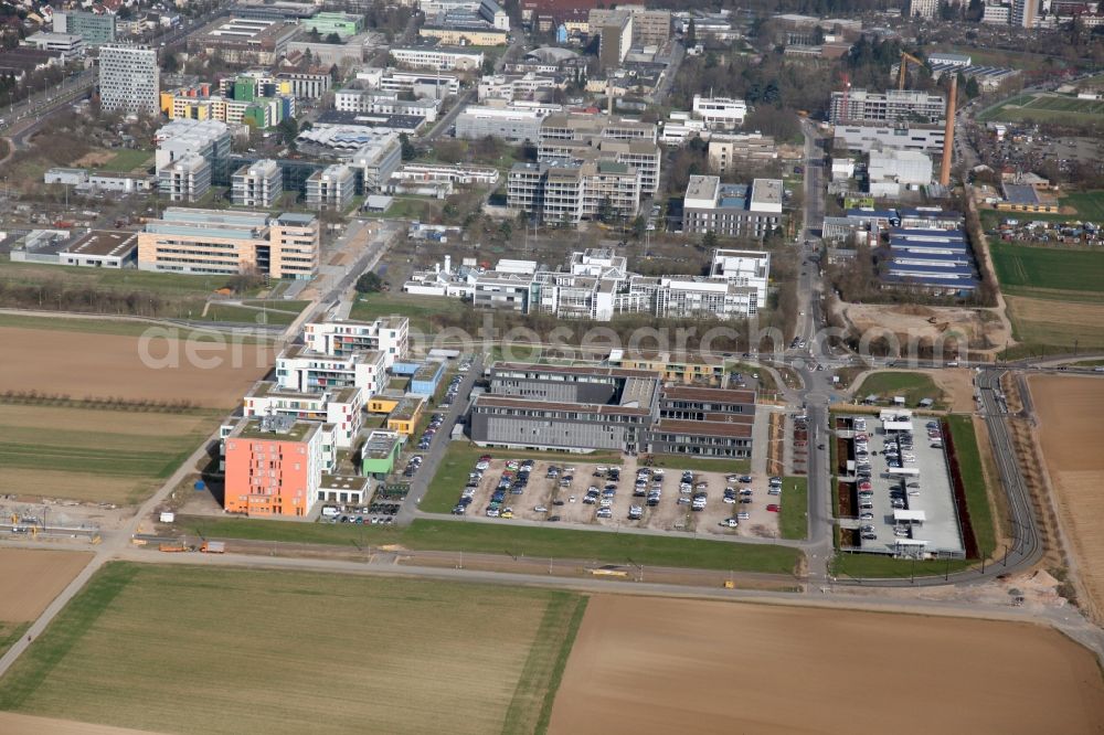 Aerial image Mainz - Campus building of the Johannes Gutenberg University in Mainz in the state Rhineland-Palatinate. With around 37,000 students at about 150 institutes and clinics she belongs to the twelve largest universities in Germany. On the front the University of Applied Sciences Mainz