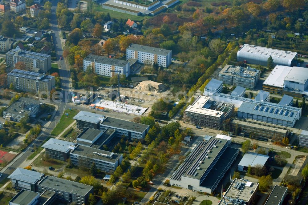 Cottbus from the bird's eye view: Campus building of the university Brandenburgische Technische Universitaet Cottbus-Senftenberg overlooking the construction sites for the construction of a research building and office complex and the startup center on Konrad-Wachsmann-Allee corner - Siemens-Halske-Ring in Cottbus in the state Brandenburg, Germany