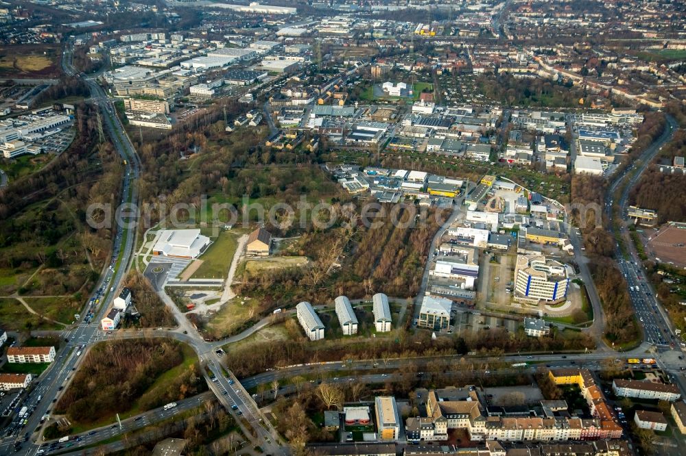 Aerial photograph Essen - Campus building at the University of Duisburg-Essen in Essen in North Rhine-Westphalia. The main construction area for the new media center of Funke Mediengruppe in the university district green center essen