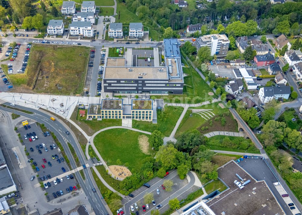 Aerial photograph Heiligenhaus - Campus building of the university Gruener Campus Velbert / Heiligenhaus of Hochschule Bochum on Kettwiger Strasse in Heiligenhaus at Ruhrgebiet in the state North Rhine-Westphalia, Germany