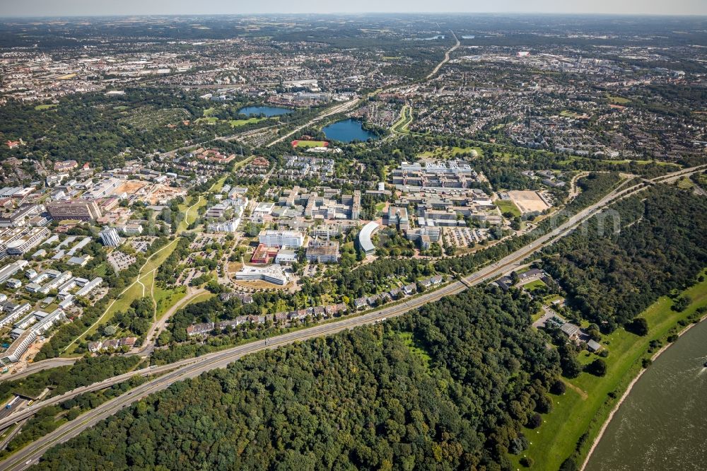 Düsseldorf from the bird's eye view: Campus building of the university Heinrich-Heine-Universitaet in the district Bilk in Duesseldorf at Ruhrgebiet in the state North Rhine-Westphalia, Germany