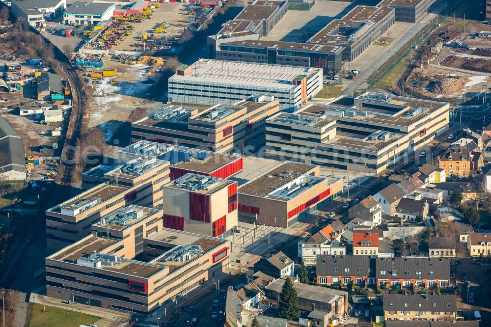 Mülheim an der Ruhr from above - Campus building of the university Hochschule Ruhr West - Campus Muelheim Duisburger Strasse in Muelheim on the Ruhr in the state North Rhine-Westphalia