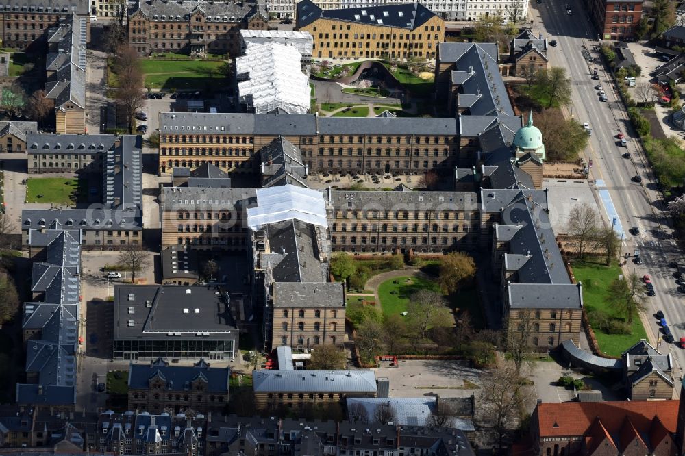 Aerial photograph Kopenhagen - Campus building of the university Syddansk Universitet Kobenhavn Oster Farimagsgade in Copenhagen in Region Hovedstaden, Denmark