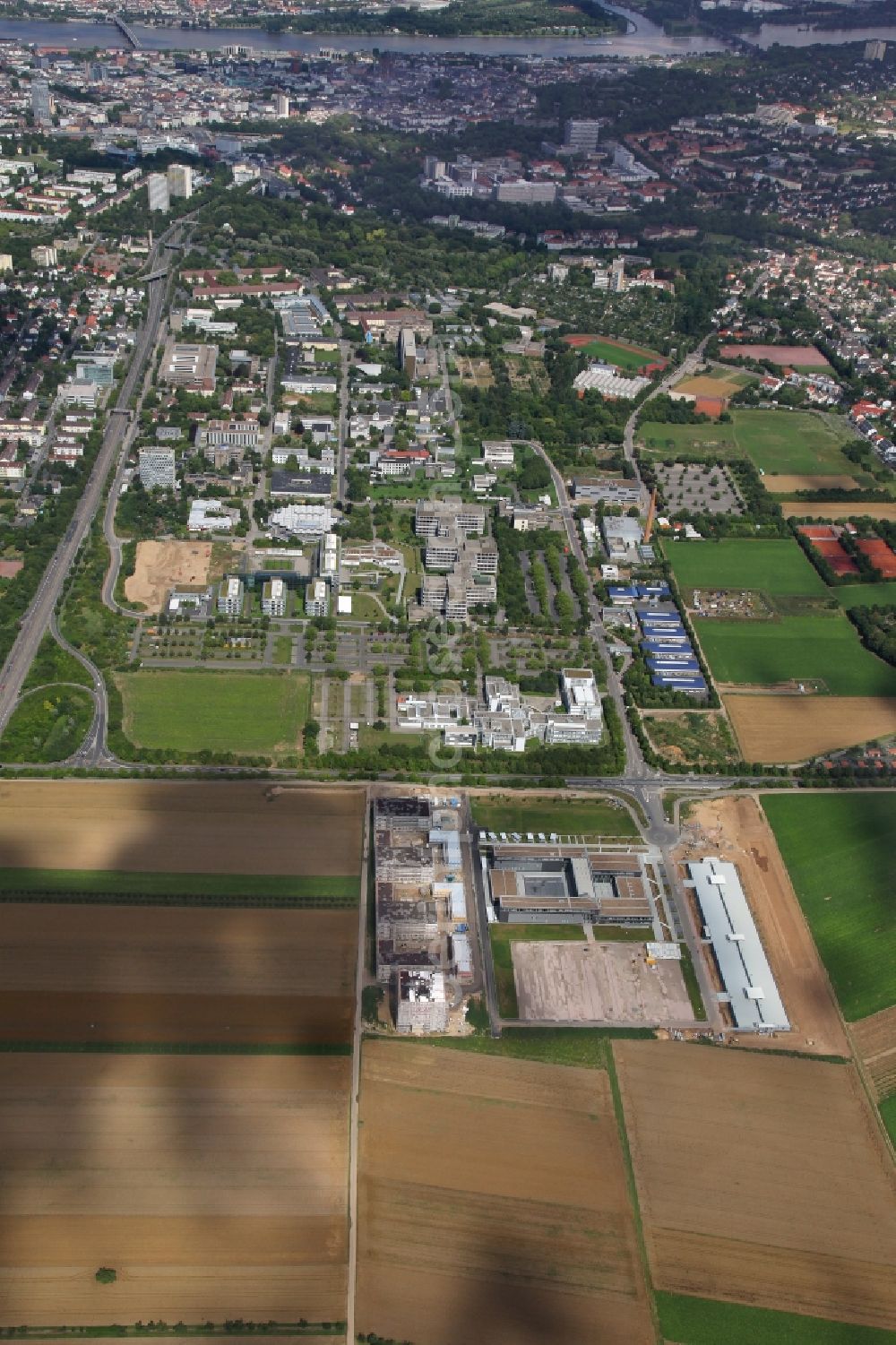 Mainz from the bird's eye view: Campus grounds of the University Johannes Gutenberg in Mainz in Rhineland-Palatinate