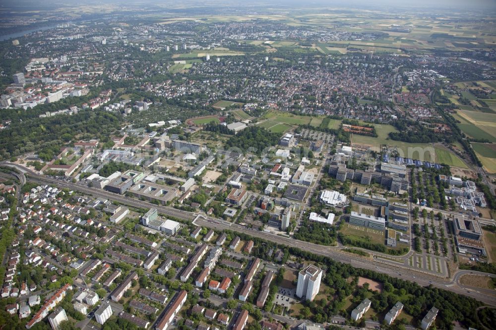 Mainz from the bird's eye view: Campus grounds of the University Johannes Gutenberg in Mainz in the state Rhineland-Palatinate