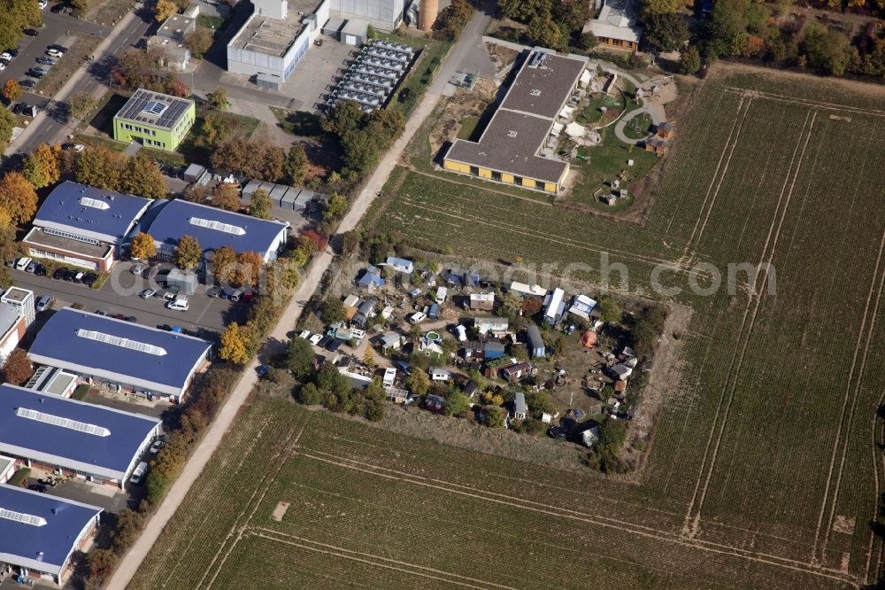 Aerial photograph Mainz - Campus landscape of the university Johannes- Gutenberg- Universitaet in Mainz in the state Rhineland-Palatinate, Germany. In it is a trailer park for students