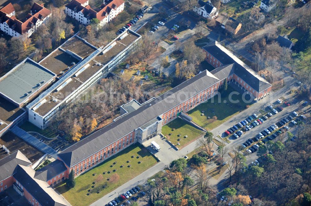 Aerial image Potsdam Babelsberg - Blick auf den Campus Griebnitzsee / Komplex 3 der Universität Potsdam in Babelsberg. Das Areal beherbergt die juristische Fakultät und die Wirtschafts- und Sozialwissenschaftliche Fakultät sowie die Mensa. Griebnitzsee campus of the University of Potsdam.