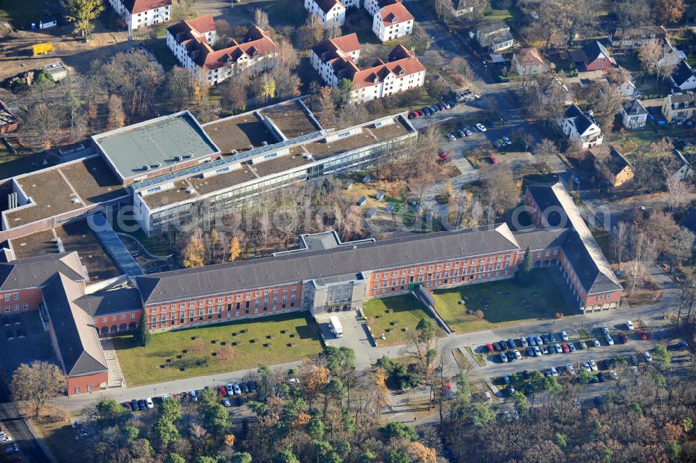 Potsdam Babelsberg from above - Blick auf den Campus Griebnitzsee / Komplex 3 der Universität Potsdam in Babelsberg. Das Areal beherbergt die juristische Fakultät und die Wirtschafts- und Sozialwissenschaftliche Fakultät sowie die Mensa. Griebnitzsee campus of the University of Potsdam.